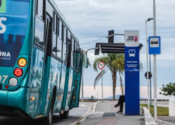 São José inicia substituição de abrigos em pontos de ônibus