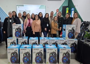 Gestão alinhada: Secretaria de Educação reúne diretores para planejar semestre e entregar novos equipamentos de som