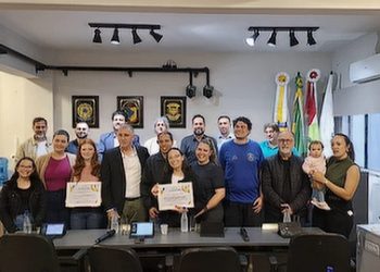 Vereadores de Biguaçu entregam Moção de Aplausos nº 030/2025 às campeãs locais do concurso de oratória da JCI