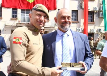 Promotor de Justiça Wilson Paulo Mendonça Neto, foi homenageado com o título de “Amigo do 4º Batalhão de Polícia Militar”