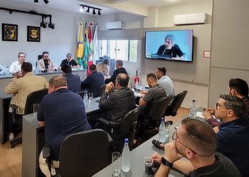 Câmara Municipal de Biguaçu recebe diretor da Arteris Região Sul em reunião sobre demandas da BR-101