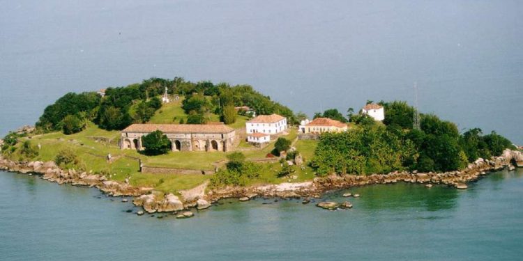 Fortalezas históricas de SC revelam canhões, capela e segredos da defesa; saiba como visitar