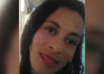 Menino de 9 anos esfaqueia a própria mãe e ela o perdoa antes de morrer