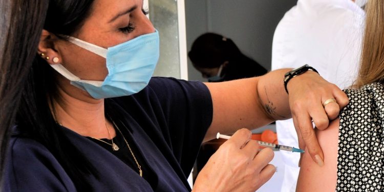 Prefeitura realiza “Dia D” de multivacinação neste sábado (18) em Calheiros e Fazenda da Armação