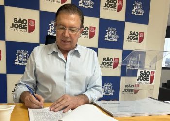 Prefeito Orvino sanciona leis que reforçam a inclusão e o acolhimento nas escolas de São José