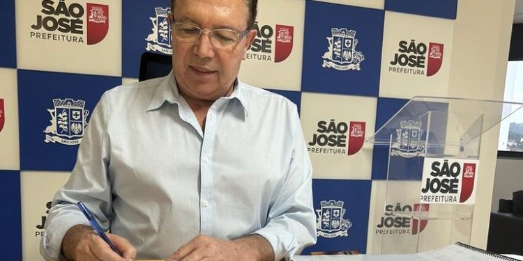Prefeito Orvino sanciona leis que reforçam a inclusão e o acolhimento nas escolas de São José