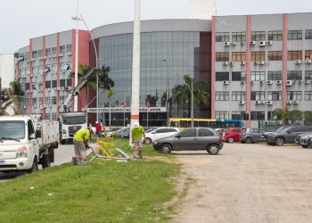 Obras de modernização da iluminação em LED avançam na Beira-Mar de São José