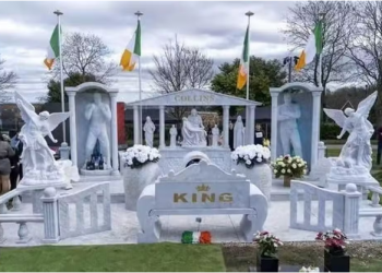 De BMW a churrasqueira: conheça os túmulos mais inusitados no mundo