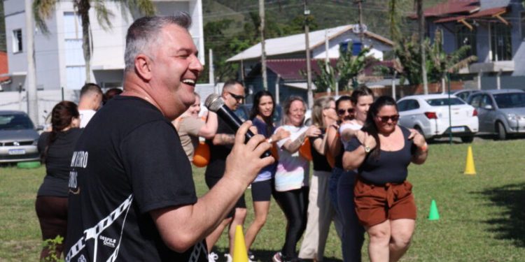 Secretaria de Educação de Governador Celso Ramos homenageia professores com tarde de integração