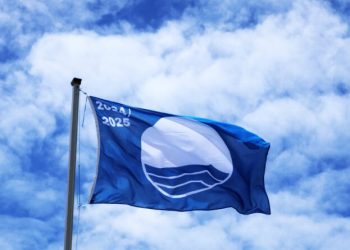 Dez anos de excelência com o Bandeira Azul: Praia Grande mantém certificação e Praia das Cordas renova o selo