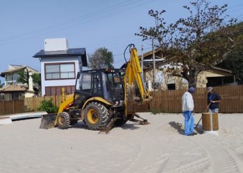 Guarda do Embaú recebe instalação de lixeiras para uso público