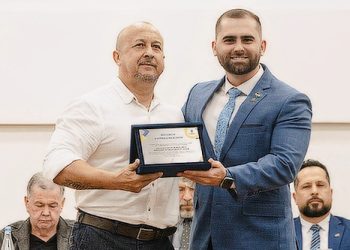 Sessão Solene homenageia empresários com a Medalha Biguaçu Empreendedor