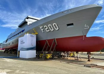 Navio que ataca por céu, mar e fundo do oceano está em testes em alto-mar em SC