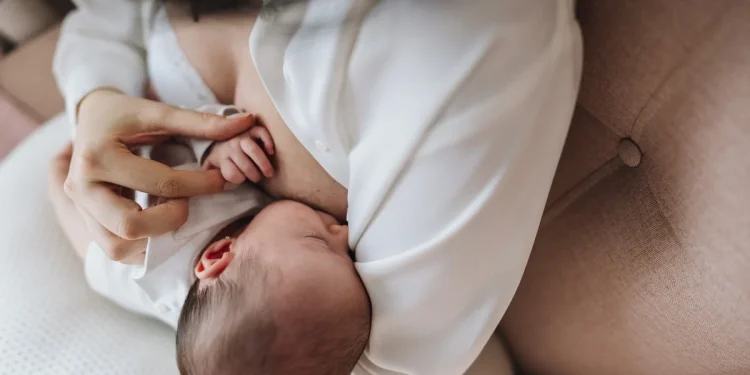 Brasil elimina transmissão vertical de HIV, da mãe para o bebê