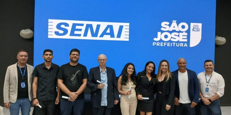 Alunos dos cursos de qualificação profissional celebram formatura nesta terça-feira (16) em São José