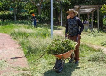 São José mantém serviços diários de limpeza e manutenção em praças e áreas públicas