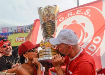 Bicampeonato para a Caeira: fotos mostram a comemoração do título da Consulado no Carnaval 2026