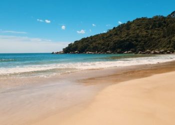 Praia Grande, Palmas e Praia das Cordas estão próprias para banho; veja a lista dos locais próprios e impróprios