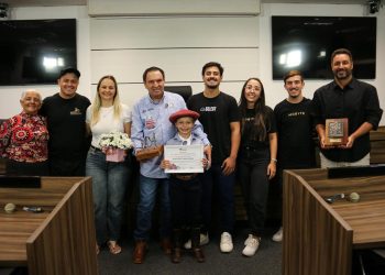 Helena de Souza Arruda recebe Moção de Aplauso por conquistas históricas no Freio Jovem