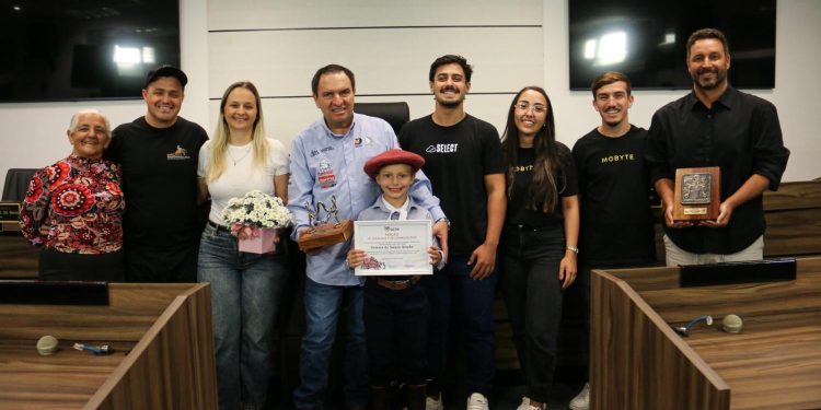Helena de Souza Arruda recebe Moção de Aplauso por conquistas históricas no Freio Jovem