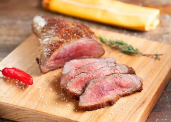 Herdeiro da maior fazenda de criação de bovinos do país, a Roncador, aposta na sua marca de carne