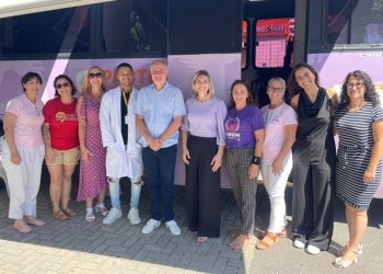 Ônibus Lilás levou serviços e acolhimento às mulheres em Palhoça