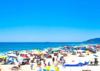 Praias de SC terminam o verão com quase 200 pontos próprios para banho