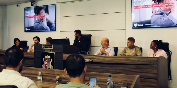 Roda de conversa na Câmara debate prevenção e combate às drogas em São José