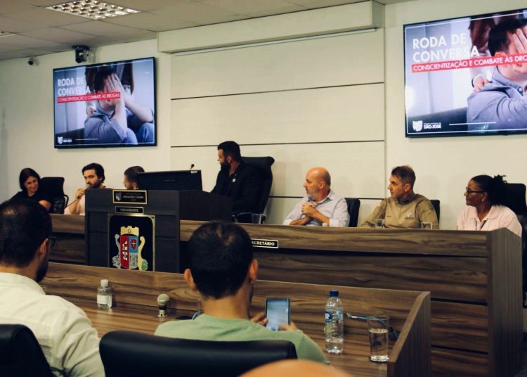 Roda de conversa na Câmara debate prevenção e combate às drogas em São José