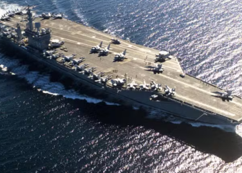 Porta-aviões nuclear mais antigo do mundo chega ao Rio para missão de defesa dos EUA com dez países; entenda