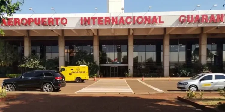 Avião da PROSEGUR cai com milhões de dólares e reais; dinheiro é saqueado