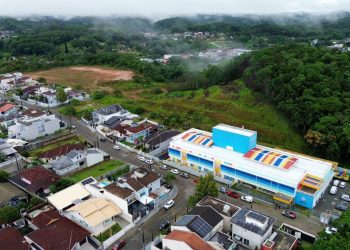 Mega escola de R$ 17 milhões começa a atender crianças em Joinville