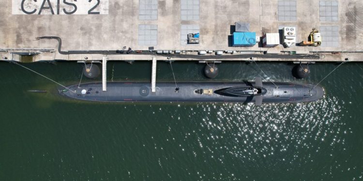 Brasil e França revelam bastidores inéditos do PROSUB em vídeo impactante, destacando 17 anos de cooperação, entrega de submarinos estratégicos e avanço histórico da soberania naval brasileira